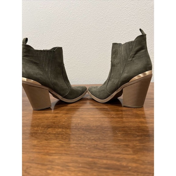 Crown‎ And Ivy Women Bootie Size 8.5 Olive Green Gold Suede - Picture 5 of 7